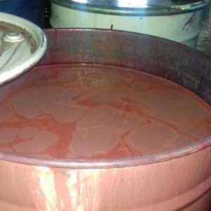 Reciclagem de lata de tinta grande